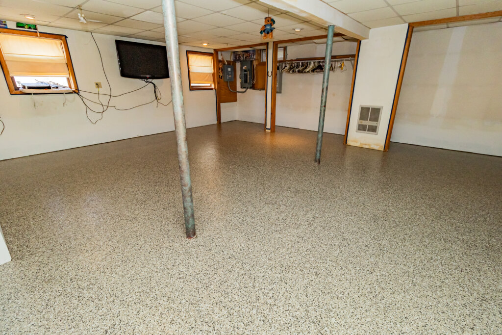 Frackville, Pa Epoxy Madras Flake Basement Floor